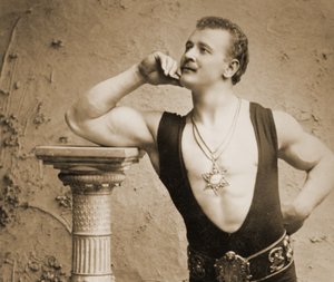 Eugen Sandow, na clássica pose greco-romana antiga, c.1894